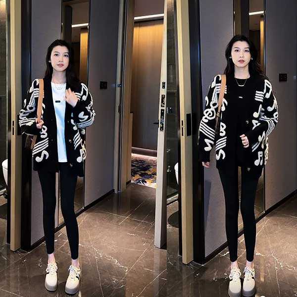 加厚慵懒风撞色音符图案毛衣外套+袖口纽扣长袖T恤+打底裤三件套