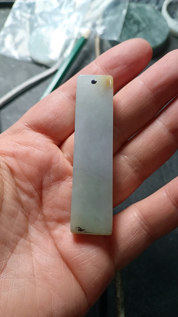 缅甸翡翠A货明料穿绳