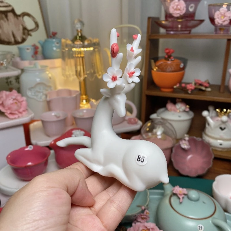 手工羊脂玉瓷素烧梅花鹿陶瓷摆件茶搁笔搁摆件