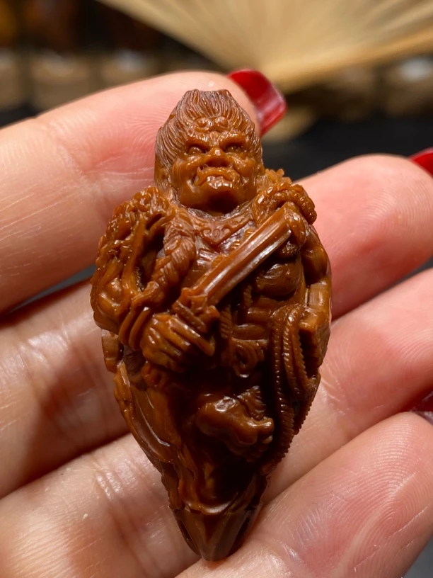 橄榄核整身不动冥王，尺寸2.3×4.3，默然本工