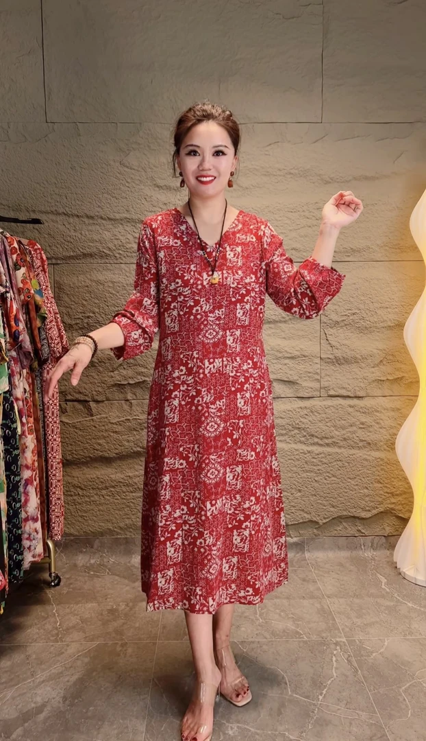 酒红色罗马风V领连衣裙