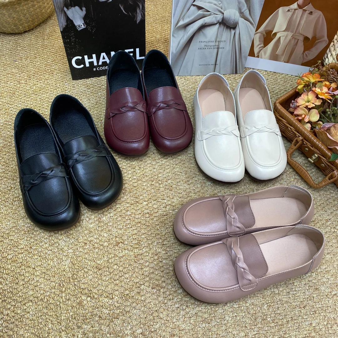 妈妈鞋圆头乐福鞋女新款软底春秋真皮平底中老年女舒适防滑奶奶鞋