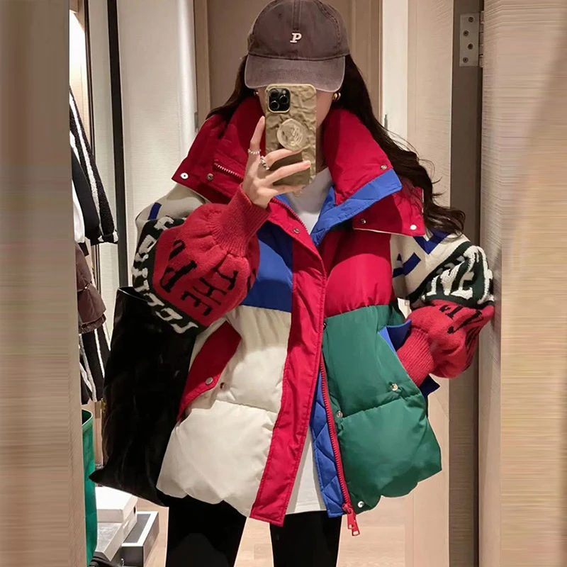 羽绒服女冬季新款欧洲站时尚宽松显瘦撞色连帽针织袖字母设计款款