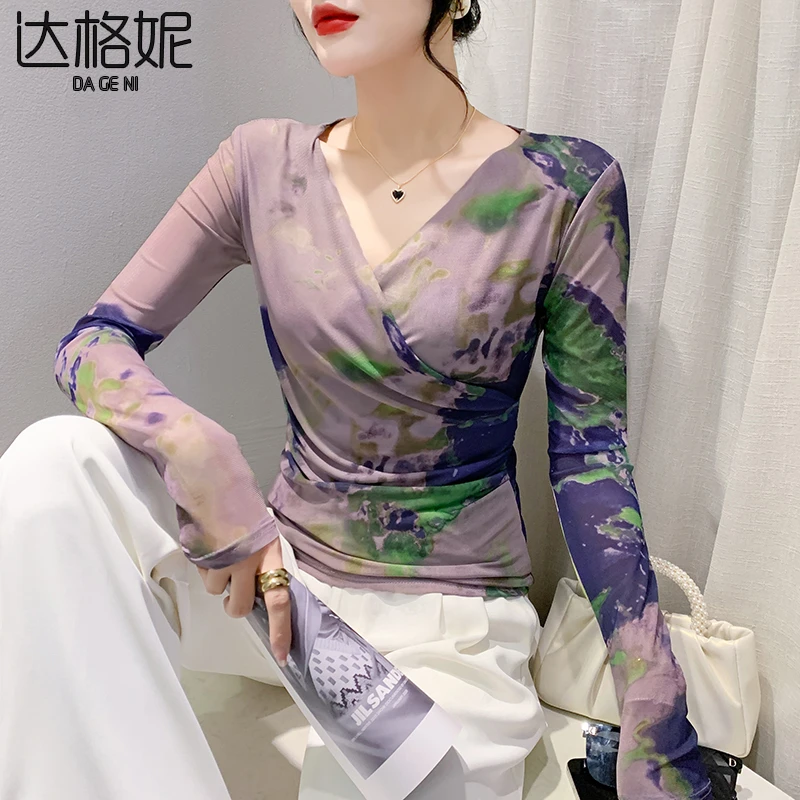 交叉V领印花网纱长袖上衣女2024秋装新款时尚气质显瘦百搭妈妈装