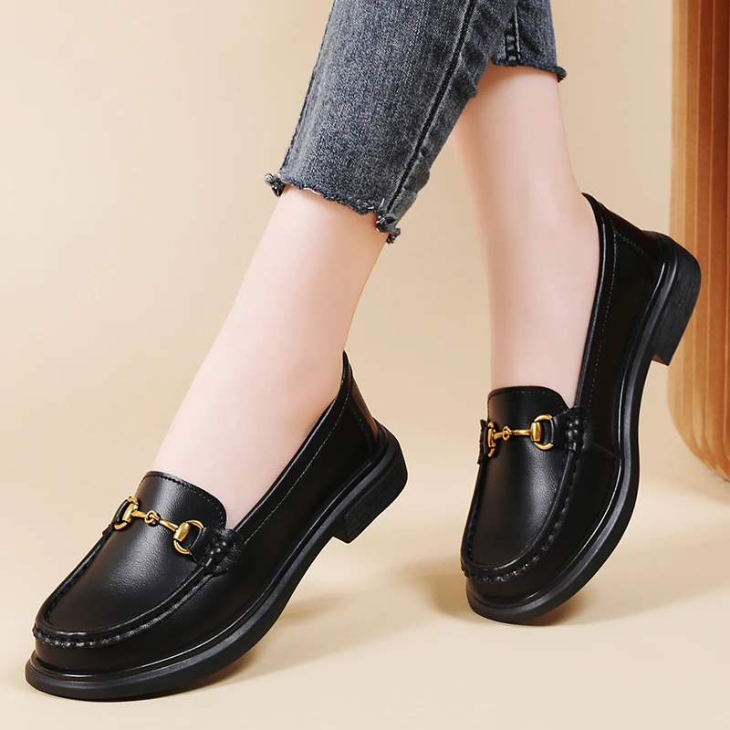 真皮中老年妈妈皮鞋春秋新款防滑大码舒适乐福鞋牛筋底豆豆鞋女鞋