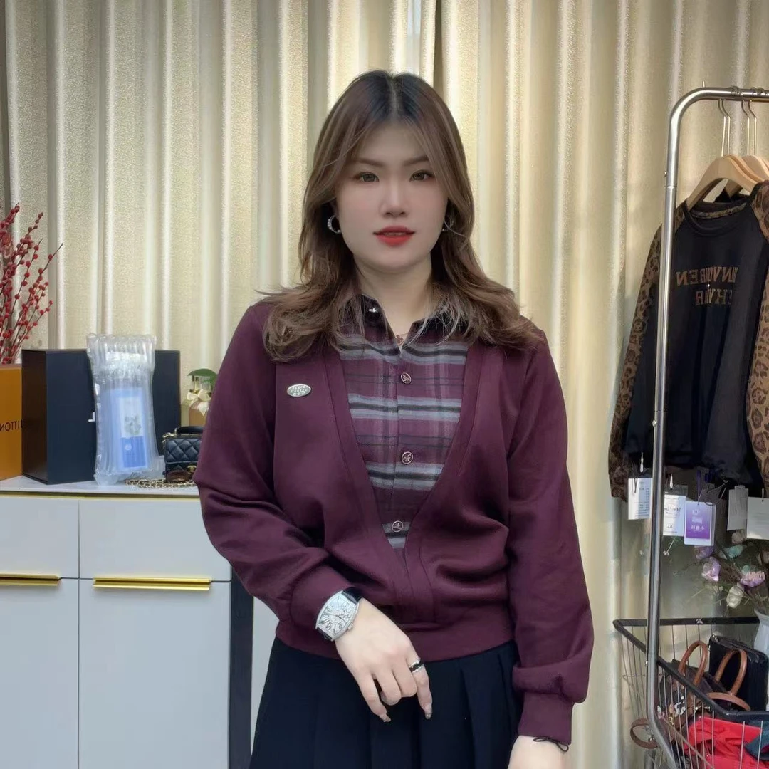 小鑫肝@现货浮力翻领小装饰格子拼接假两件休闲版卫衣 6877