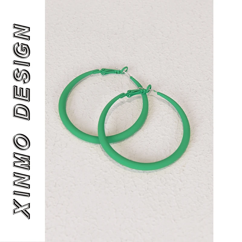 铜合金耳饰 【XINMO买手店】时尚百搭小众圈圈绿色耳环女S24032402