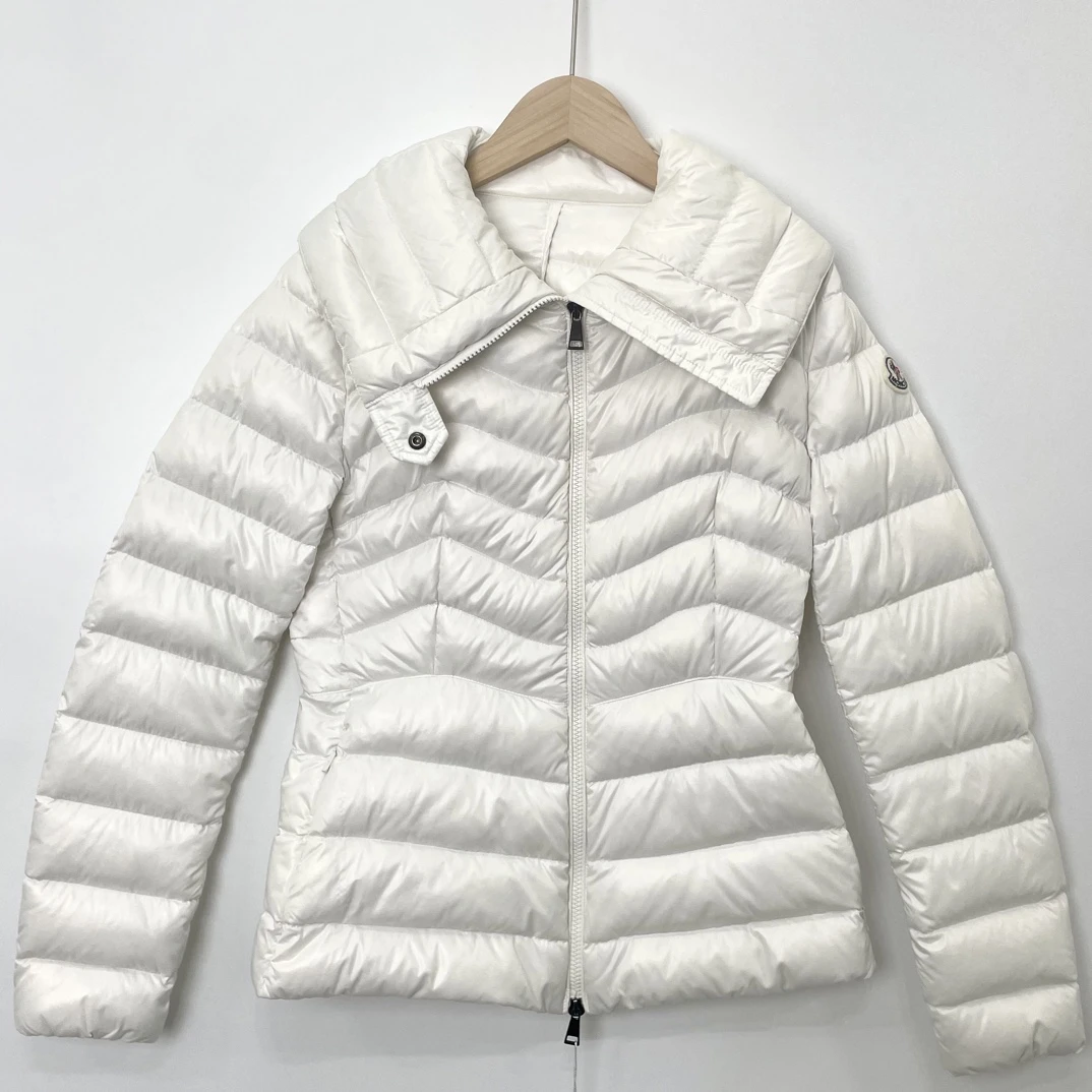 栎桃/蒙口/99新/白色连帽羽绒服/1码/公价12000