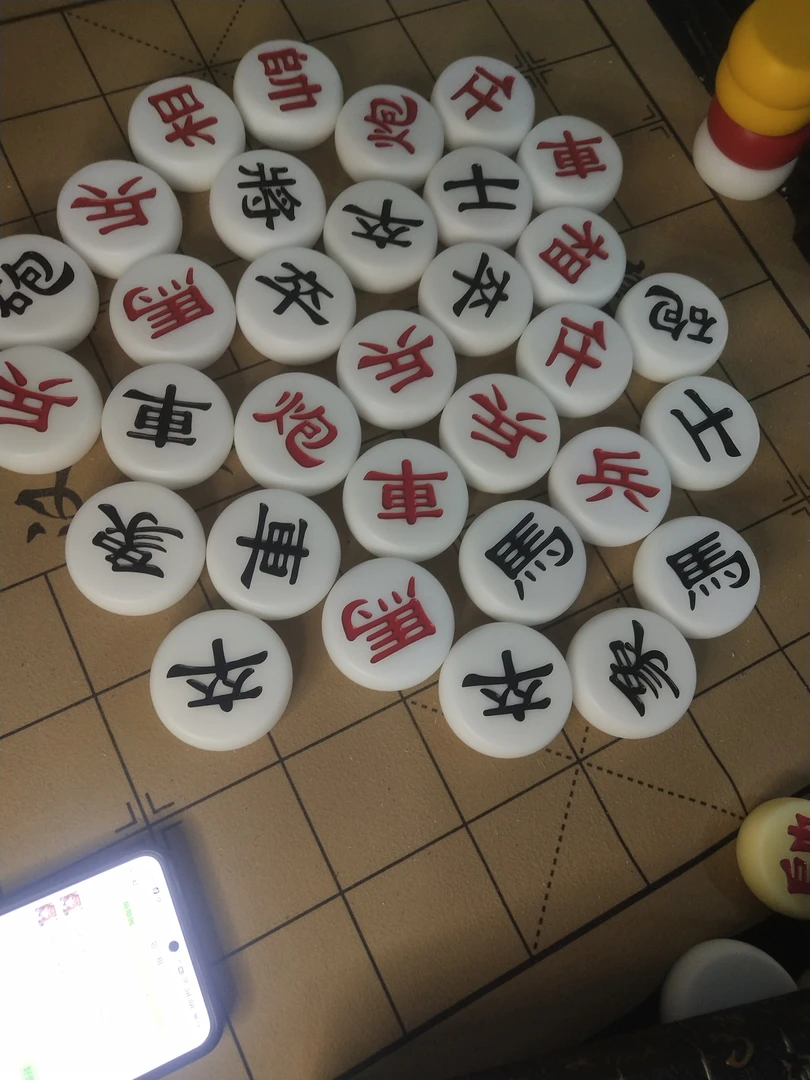 白色尼龙象棋，尺寸4.8x2.0