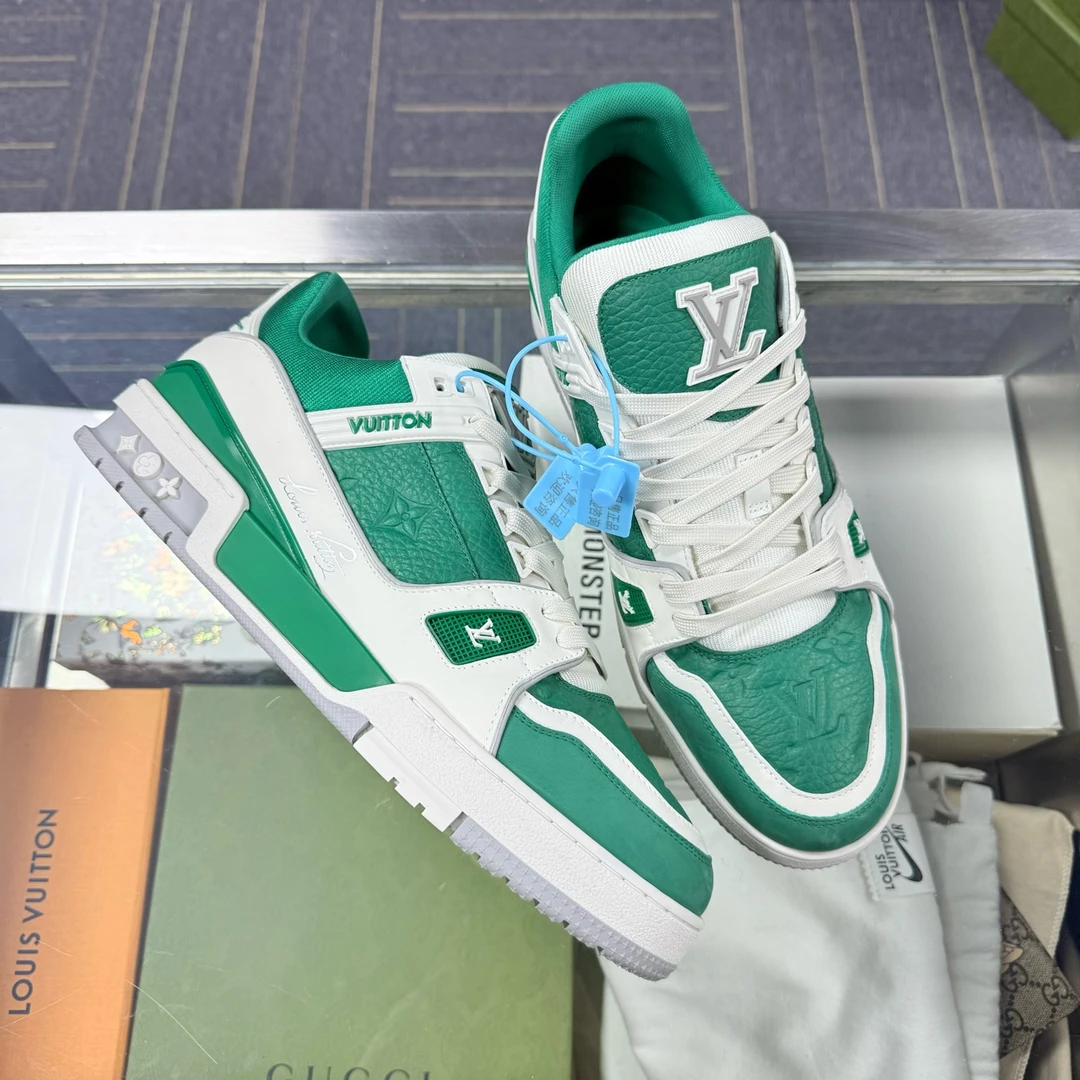 99新 LouisVuitton/路易威登 白绿板鞋 原盒 尺码/UK9 hz10509
