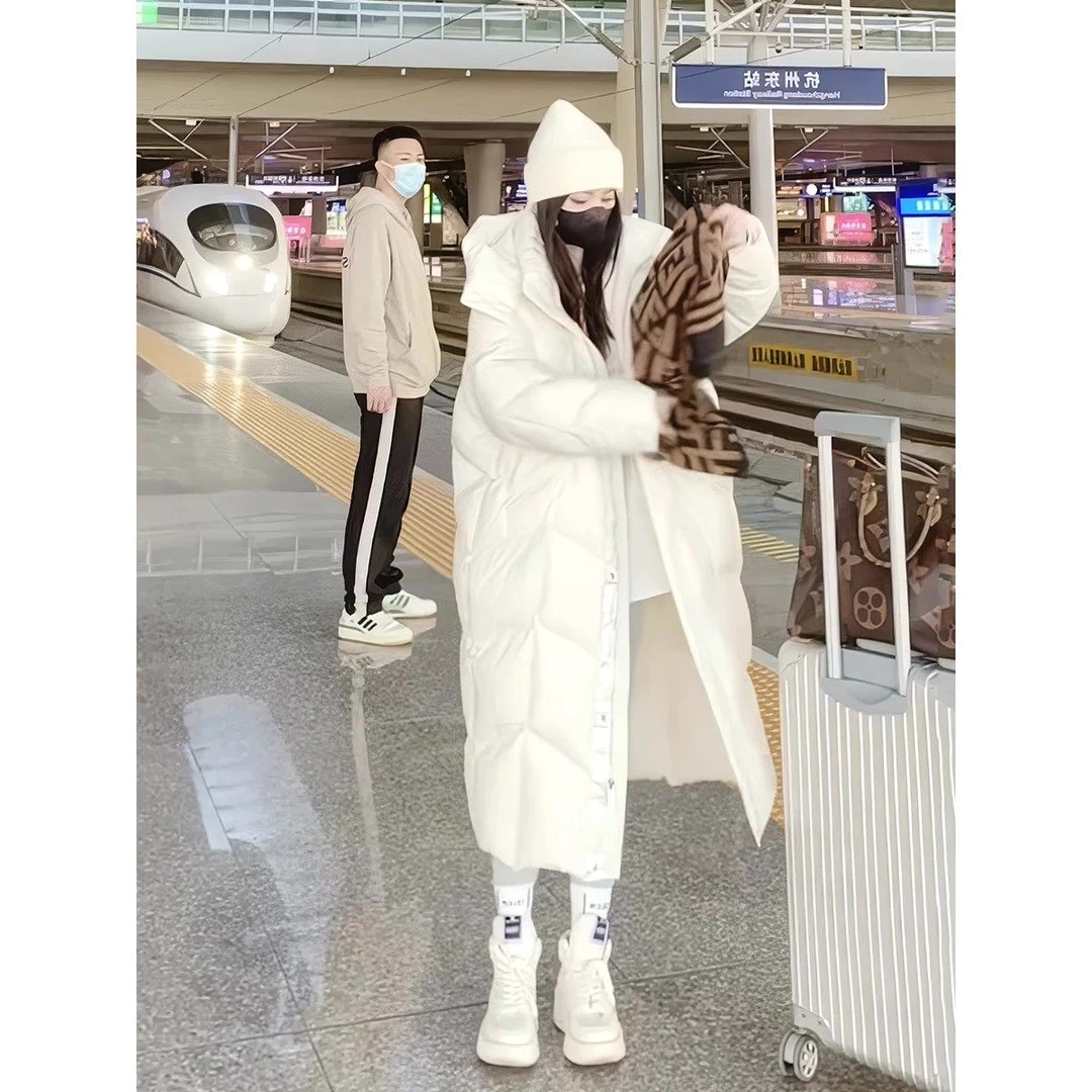 羽绒服流行长款加厚过膝连帽外套女士2023冬季时髦气质白色服