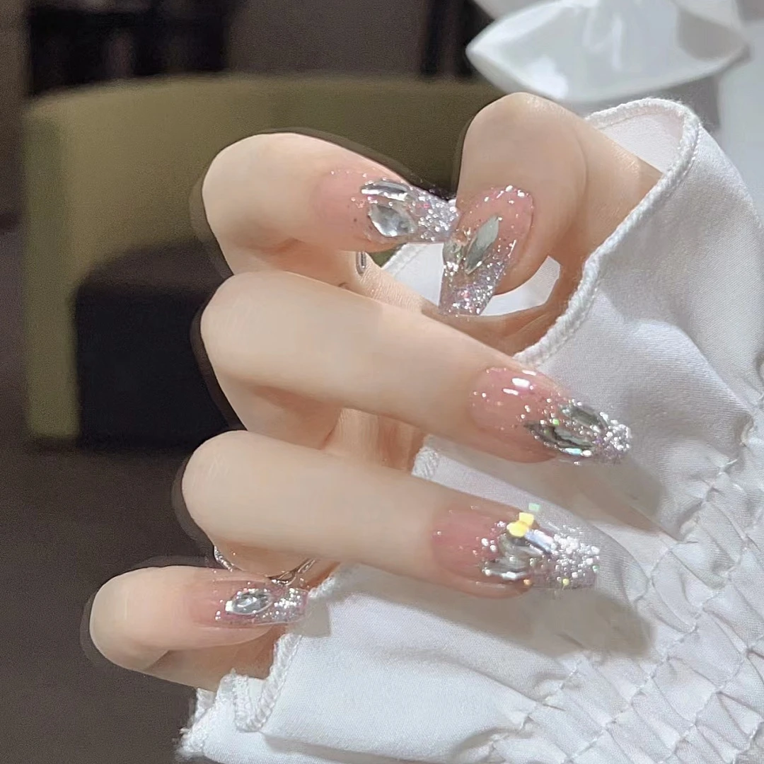 穿戴甲推荐秋冬热卖款高级感新年美甲气质穿戴甲片温柔纯欲中长款