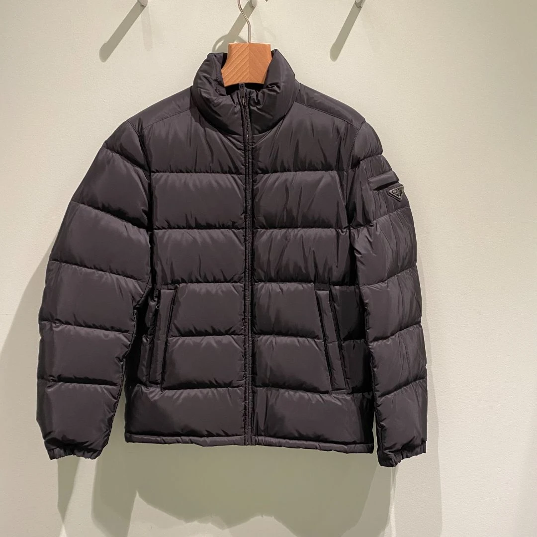 全新未使用 Prada/普拉达 男士立领哑光面短款羽绒服