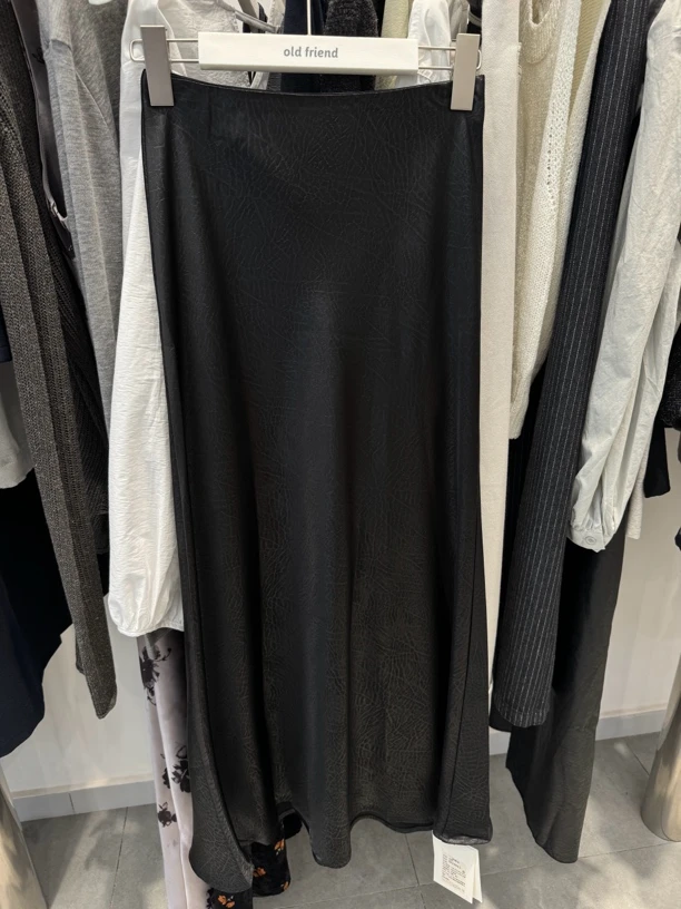 松紧腰缎面鱼尾半身裙