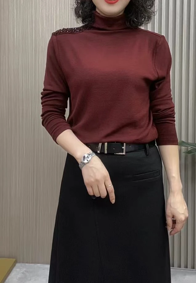 2024秋季时尚洋气长袖纯色半高领镶钻保暖套头小衫打底休闲气质