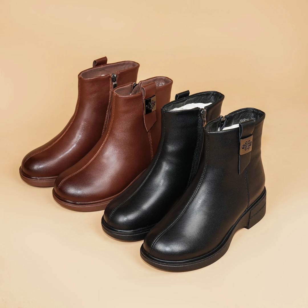 羊皮毛一体靴子加绒加厚舒适中老年妈妈鞋防滑耐磨软底粗跟短靴女