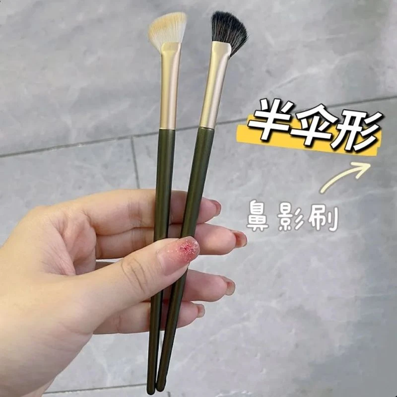 半扇形鼻影刷化妆刷镰刀形斜头小扇形阴影鼻梁修饰高光晕染刷便携