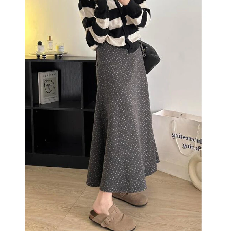 灰色碎花冬季半身裙女2024秋冬新款设计感遮肚显瘦中长款a字裙子