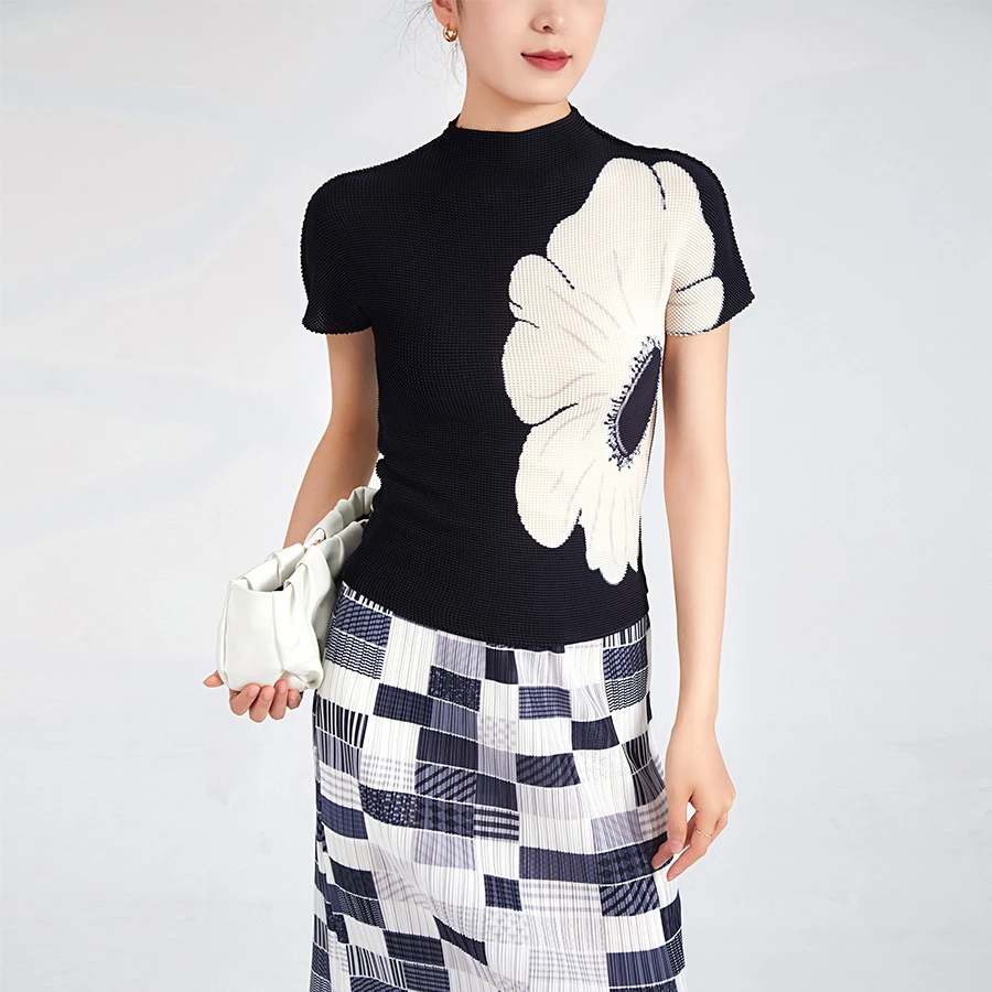 严选服饰日系褶皱短袖t恤女简约风弹力印花修身通勤百搭三宅上衣