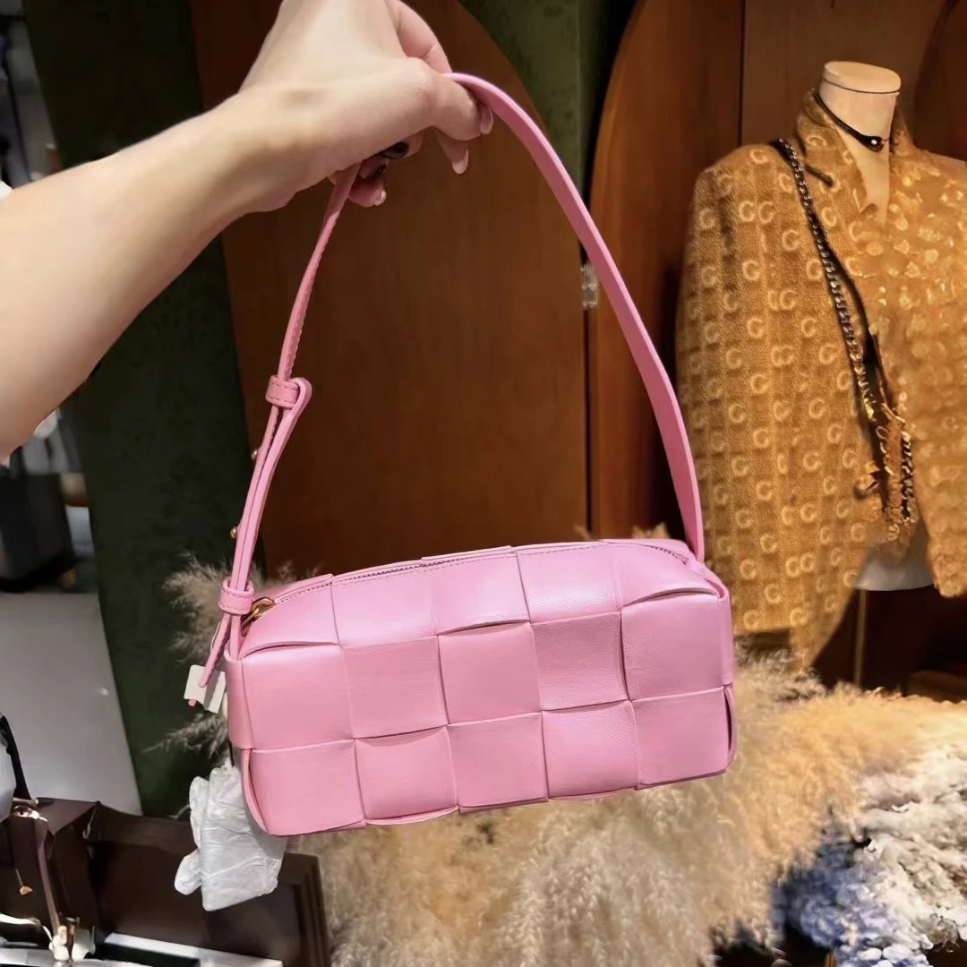 99新 BOTTEGA VENETA/葆蝶家 brick cassette腋下单肩包【士多梨】