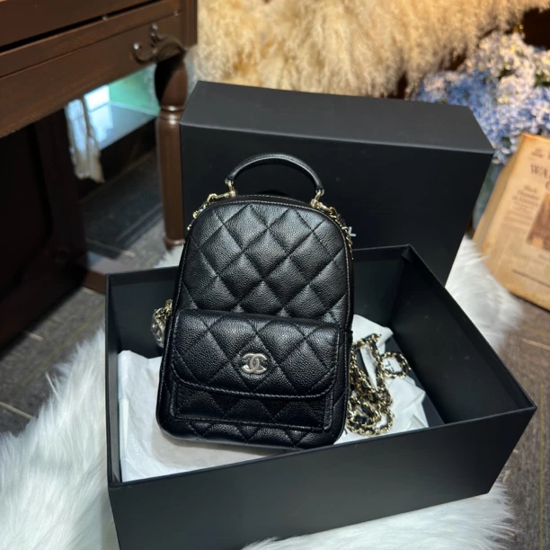 全新未使用 Chanel/香奈儿 24p 迷你黑金双肩包斜挎包【士多梨】