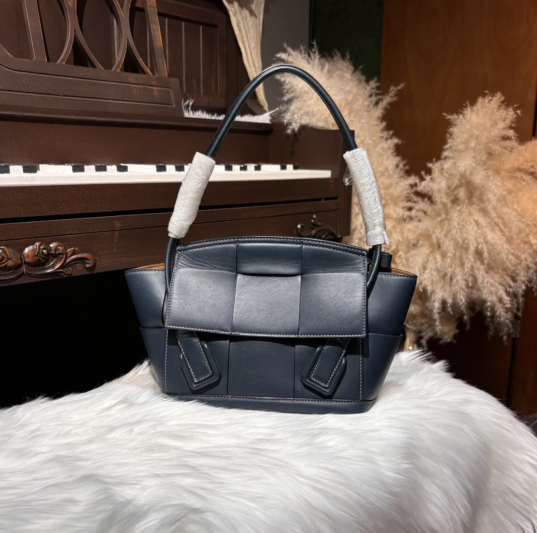 95新 BOTTEGA VENETA/葆蝶家 arco 编织包 星空蓝