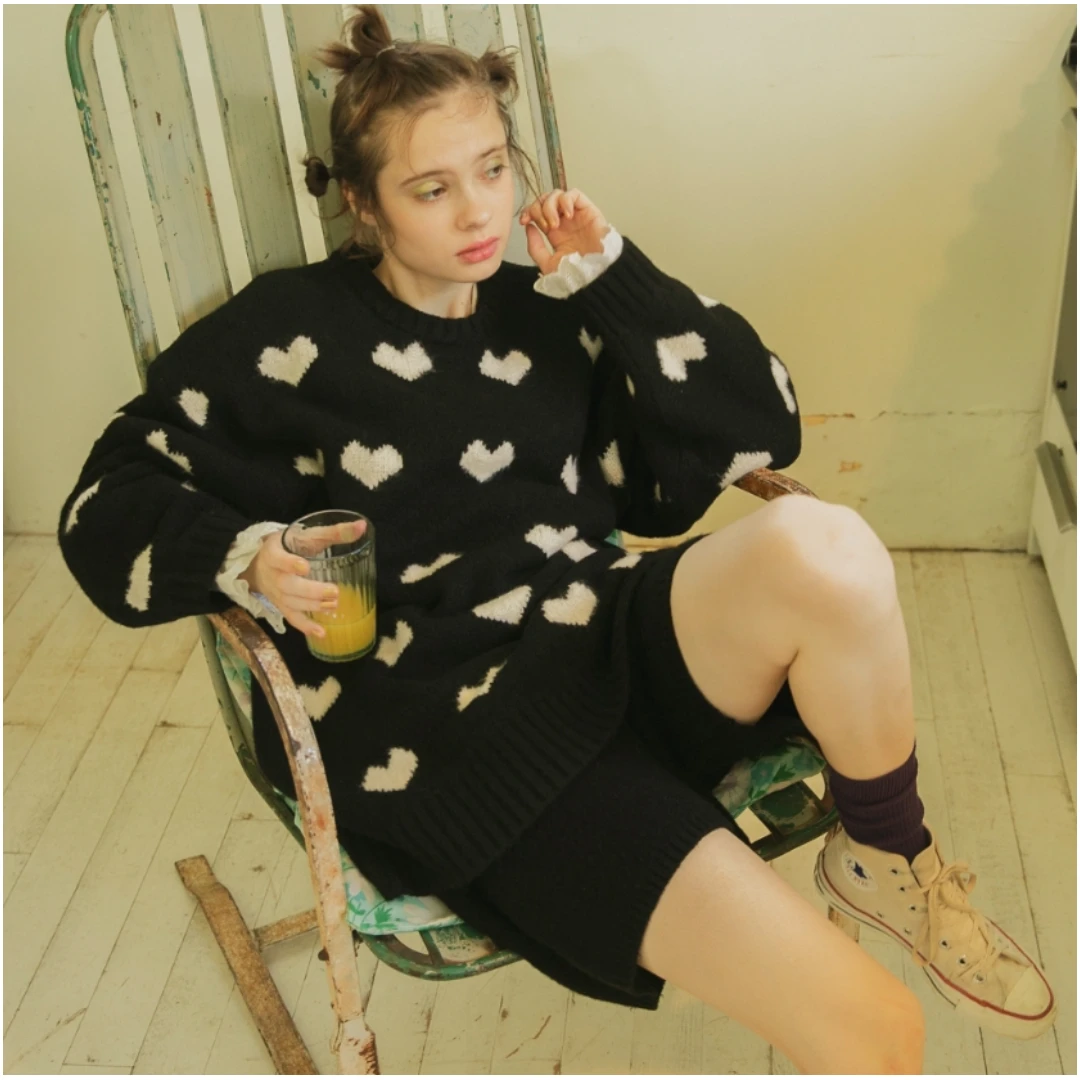 【强哥外贸】  秋季上新 F 时尚爱心圆领百搭套头针织毛衣