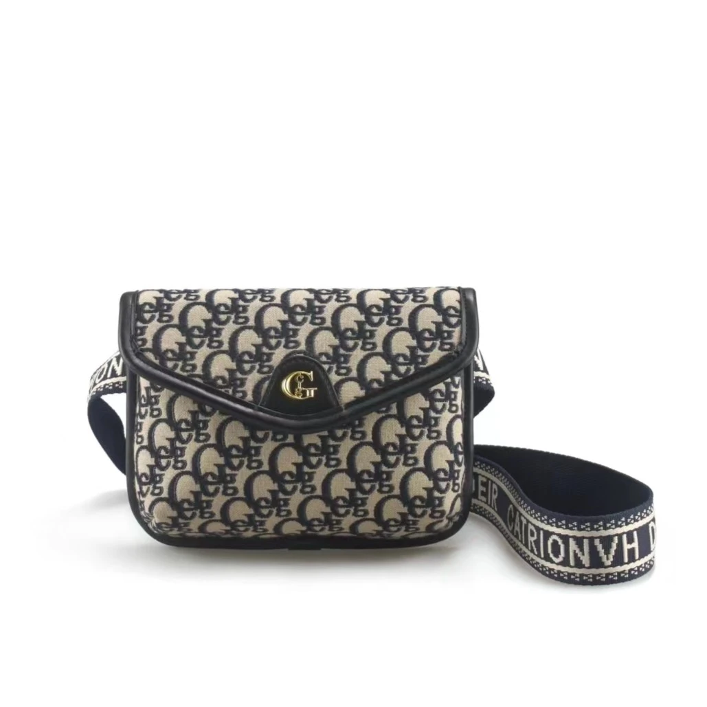 【寰球品牌】新款潮流时尚百搭单肩斜挎字母胸包W2380藏青