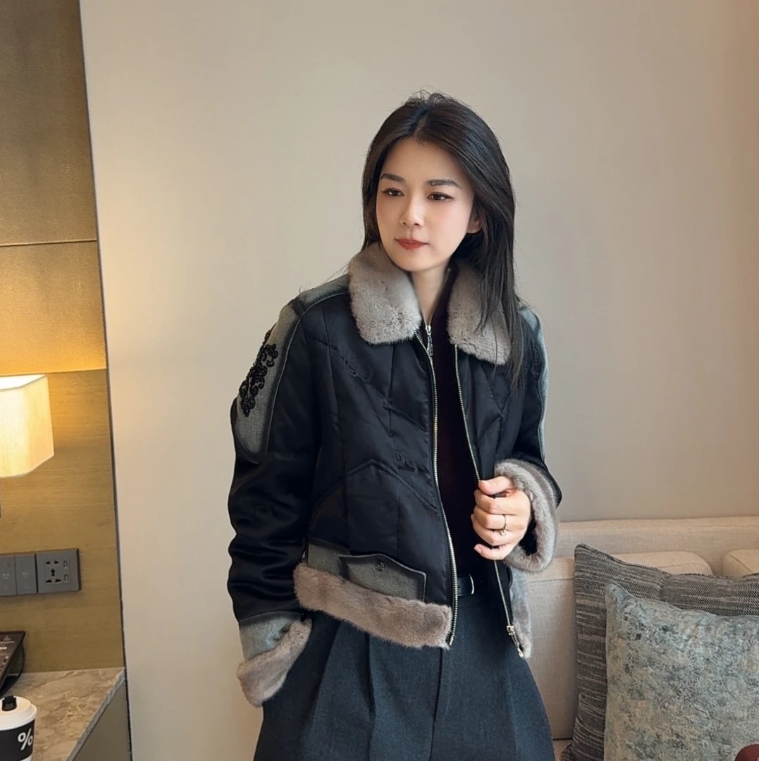 ZM2024冬季时尚新款毛领皮毛一体拼接牛仔90白鹅绒羽绒服（5870）