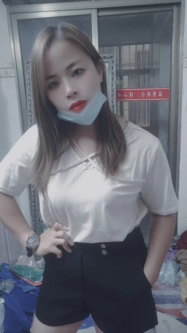 简约风休闲净版T恤