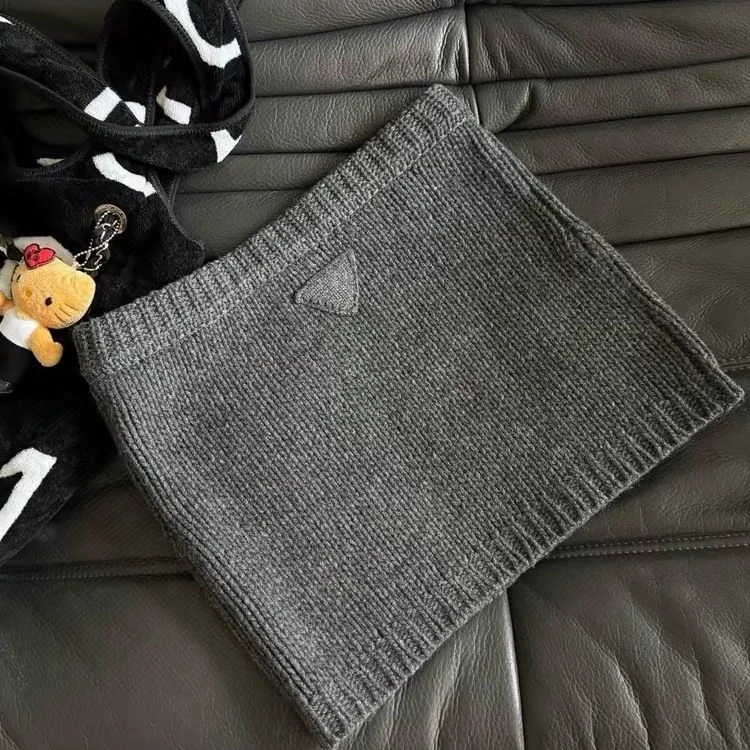 针织半身裙24年春秋新款极简设计中腰版型粗针织短裙