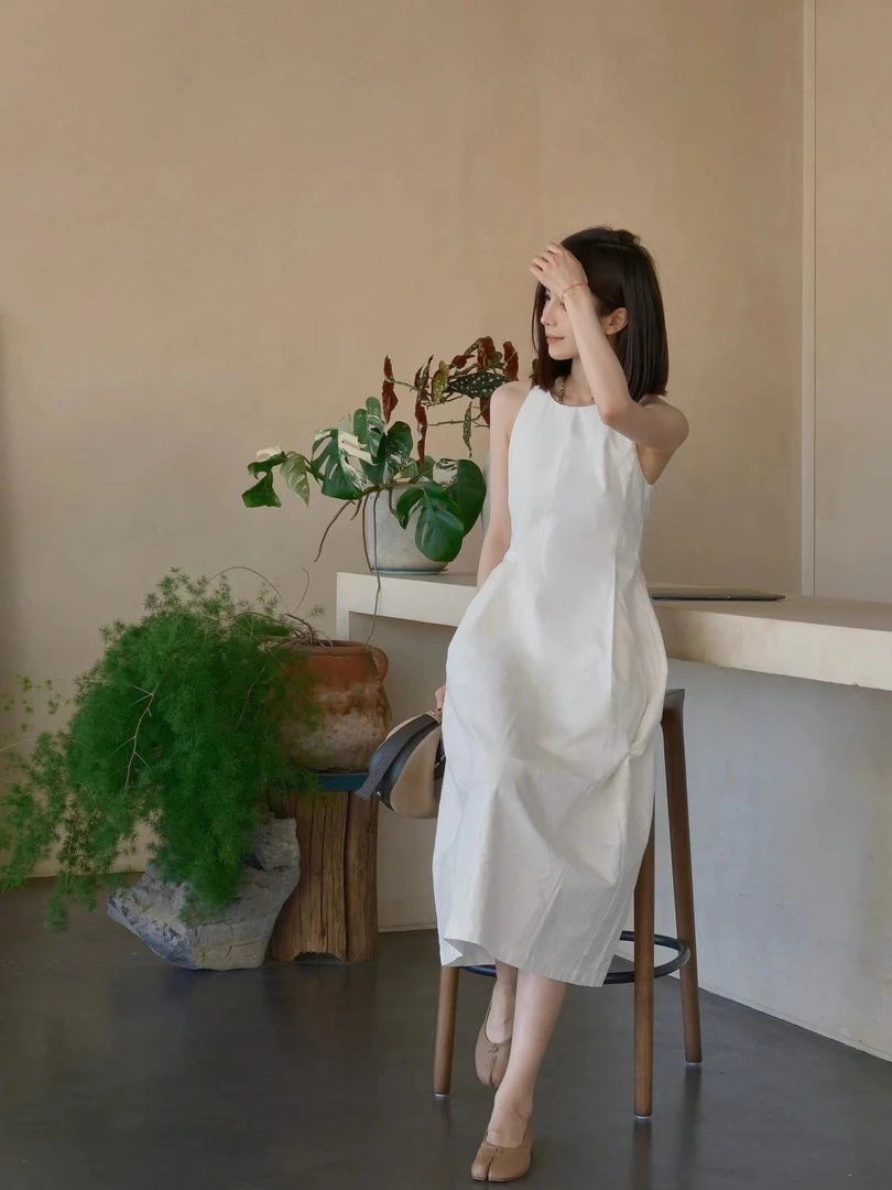 2024夏季新款法式小个子穿搭收腰显瘦气质绝美白色无袖连衣裙