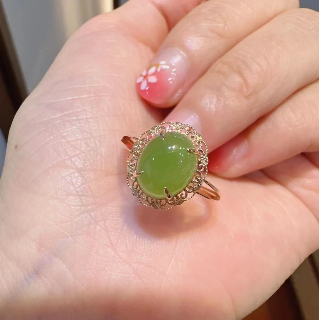 18K金镶嵌碧玉旦面花边戒指HNZ4093