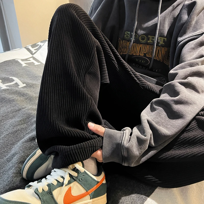 日系灯芯绒裤子男款冬季加绒加厚黑色运动裤潮牌直筒宽松休闲长裤