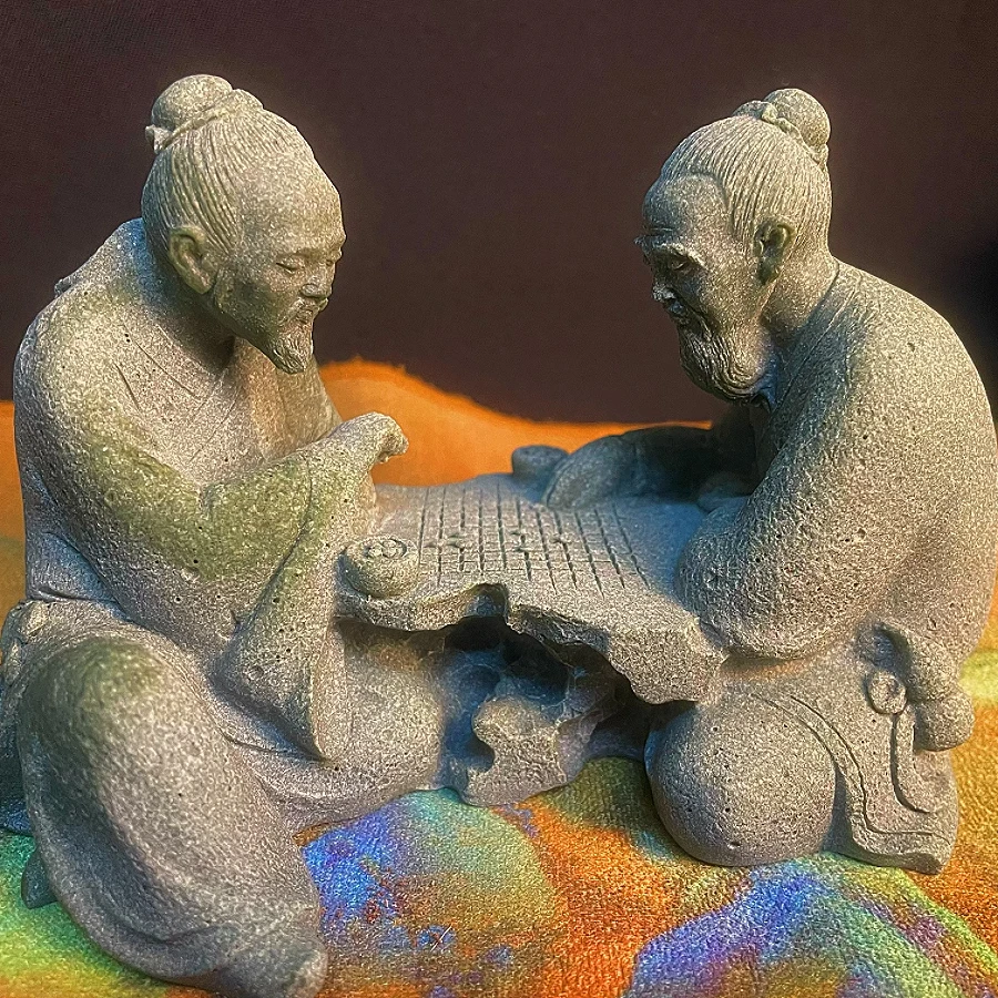 “龙年”老者对弈茶宠桌面摆件