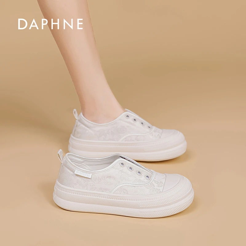 达芙妮休闲鞋女2024春夏季新款百搭时尚国风刺绣套脚软底休闲女鞋