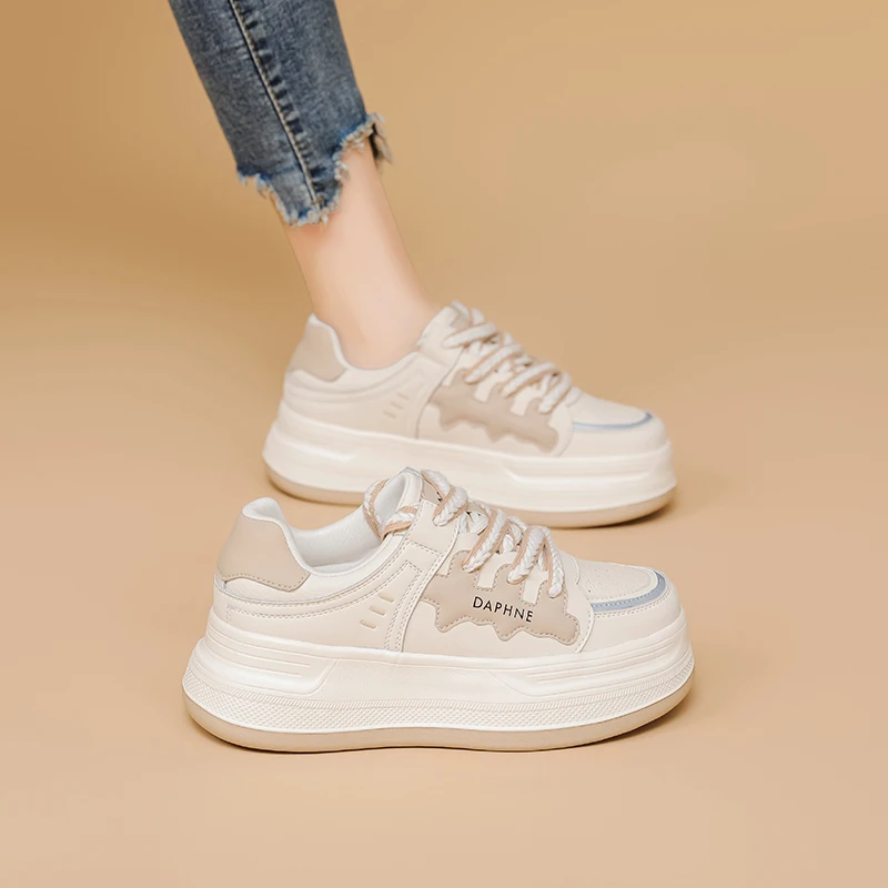 达芙妮真皮板鞋女2026春季新款女鞋休闲真皮厚底小白鞋