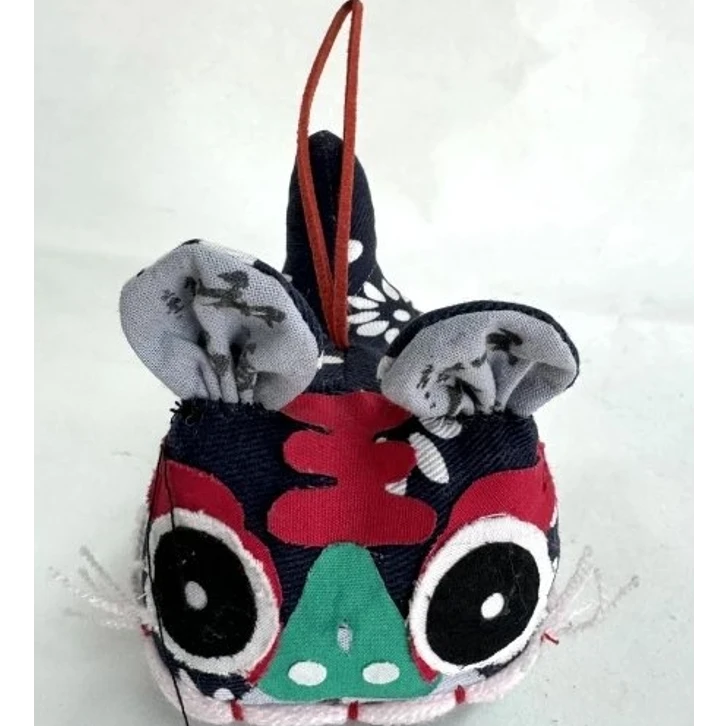 残疾人手工制作非遗 “和山海布老虎”