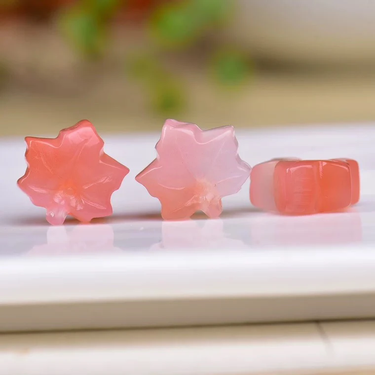 天然盐源玛瑙枫叶雕刻吊坠挂坠锁骨项链DIY水晶手工串珠配件