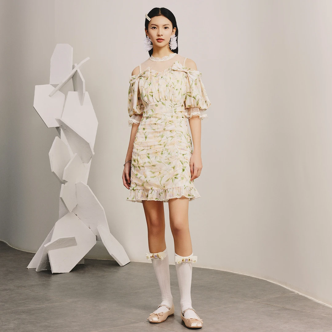 【粉丝专享】MAXRIENY浅蕾丝泡泡袖收褶连衣裙茶歇裙春新款