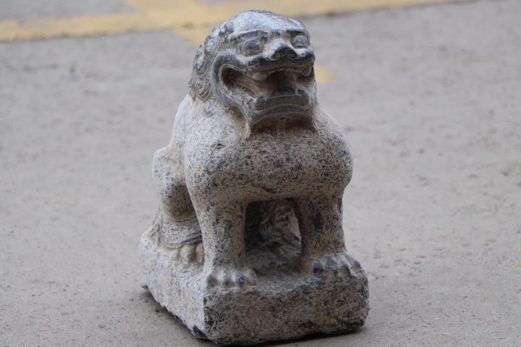 【富平青石唐狮摆件】长21厘米，宽16厘米，高30厘米！