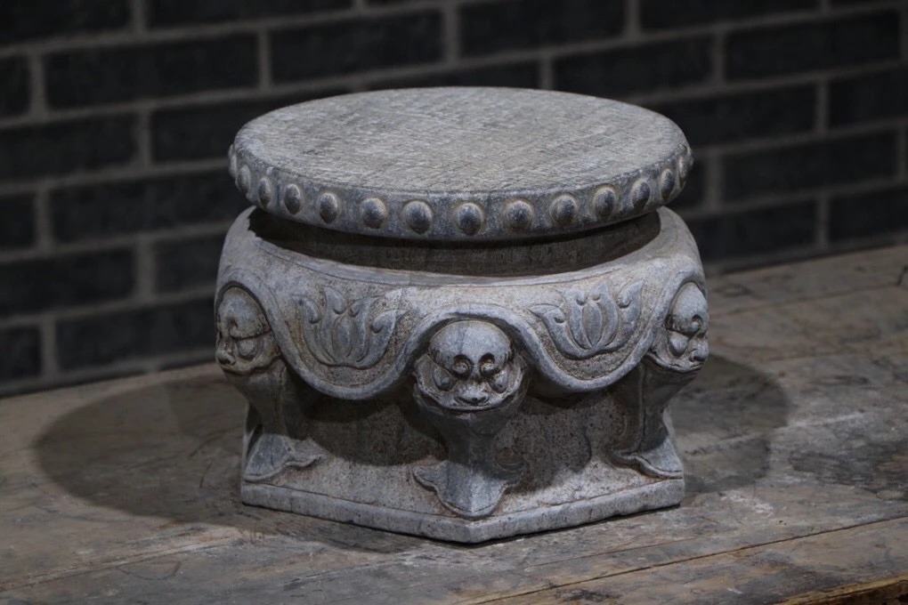 【青石六角六狮柱墩底座】直径28厘米，高18厘米，面径24厘米！