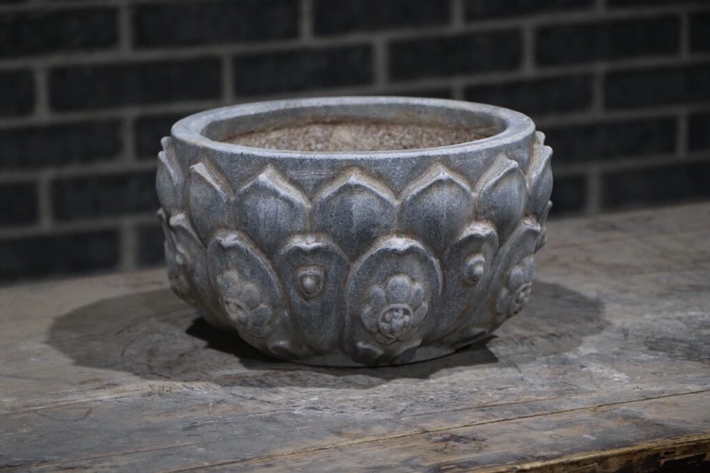 【青石莲花石盆】直径24厘米，高14厘米！