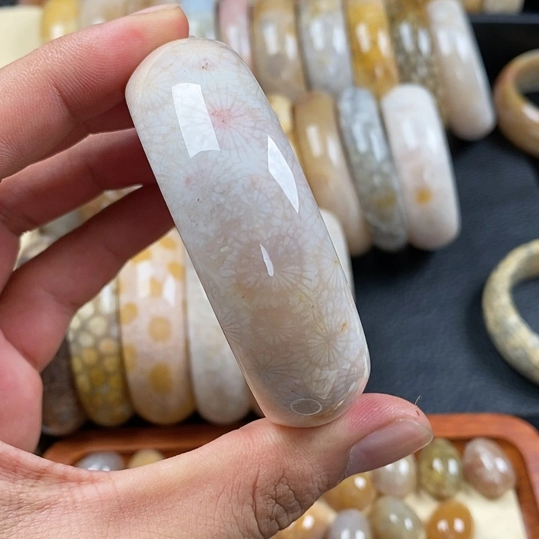 【闪购商品】硅化玉手镯未镶嵌蒋*