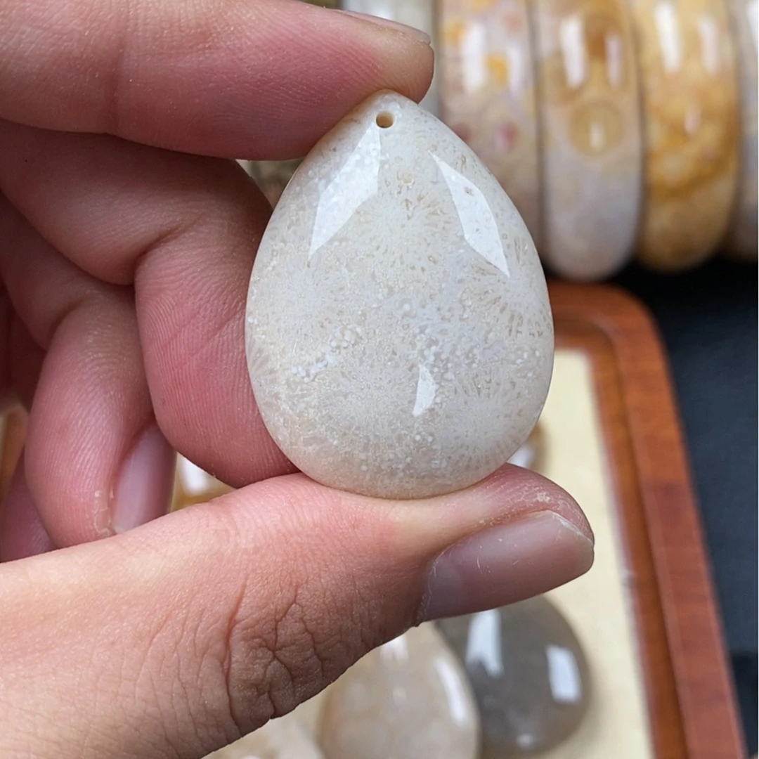 【闪购商品】硅化珊瑚(珊瑚玉)吊坠30未镶嵌