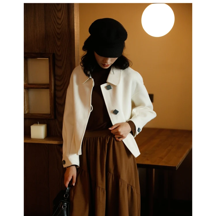 西町村屋外套女2023秋百搭韩风异型扣设计羊毛短款大衣AD8209064