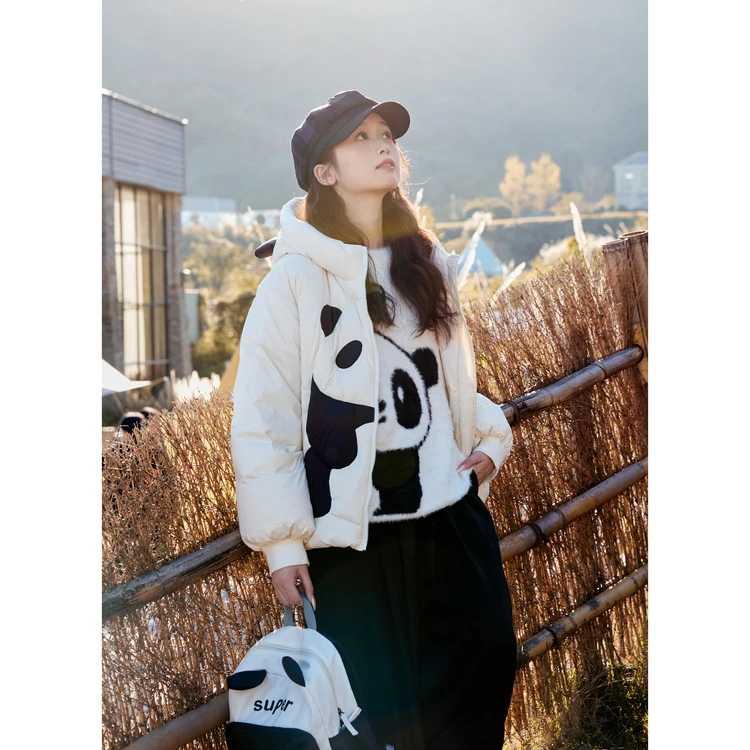 西町村屋保暖羽绒服女轻潮熊猫主体连帽简约短款外搭AD8205023