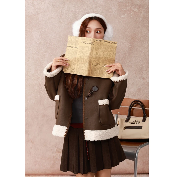 西町村屋复古贝壳绣外套女秋冬新款气质拼接牛角扣上衣XH9D10113