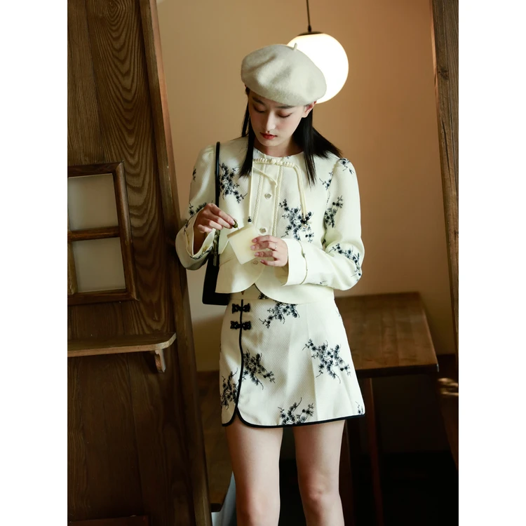西町村屋外套女2023秋季新国风感文艺百搭绣花短款外搭EC8219006
