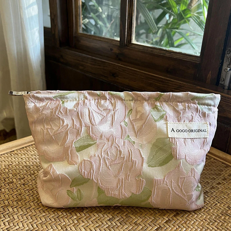 2025国风小清新玫瑰化妆包新品高颜值便携护肤品收纳袋旅行洗漱包